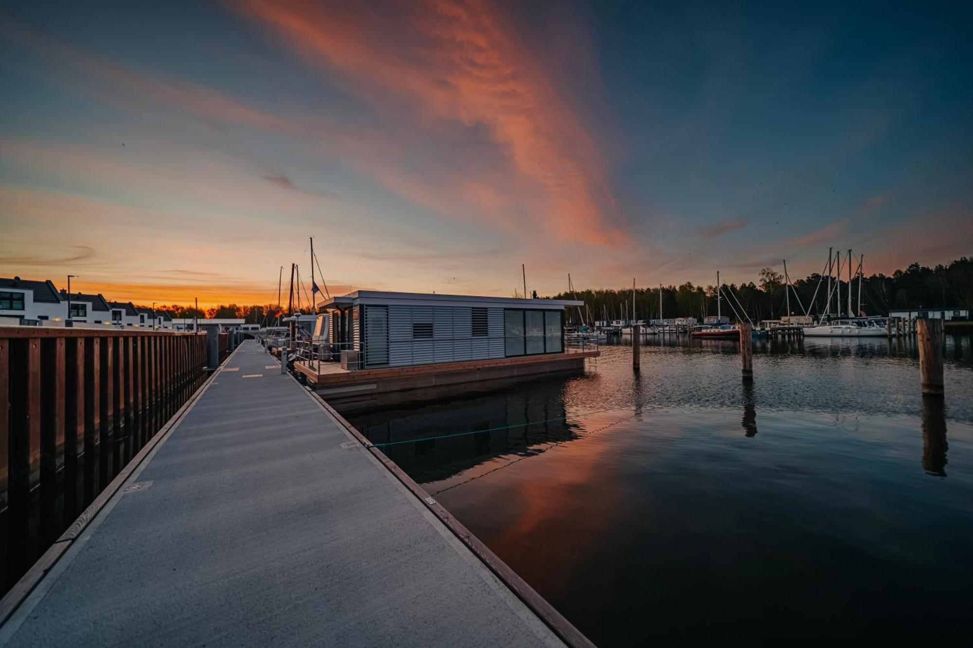 Schwimmendes Ferienhaus "Trinity" Ihr Seahome Auf Der Ostsee Peenemunde Eksteriør billede